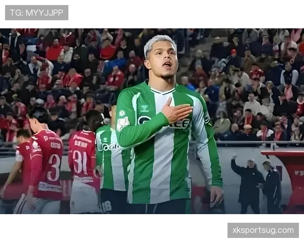 压制对手锋线，特里近期稳固防线更胜年轻后卫